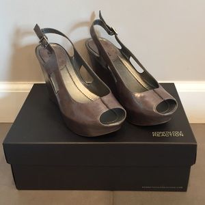 ✨ Metallic Kenneth Cole Wedge Sandal✨